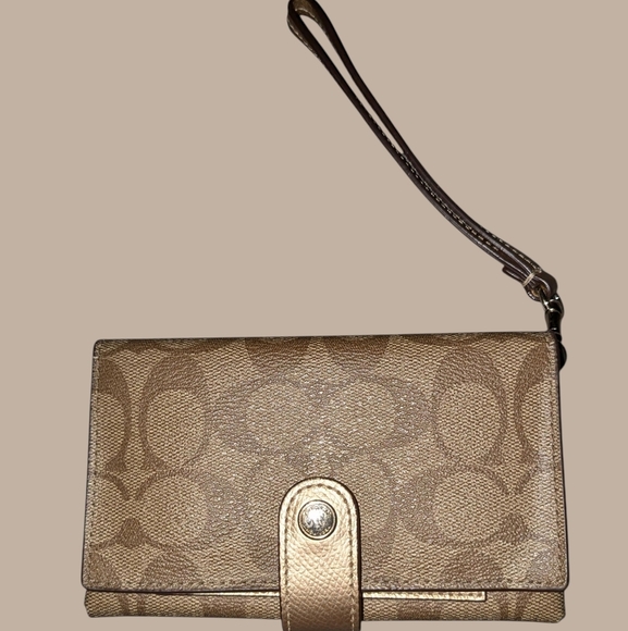 NEW Coach Wristlet - Picture 1 of 9